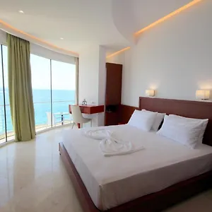 Delfini Hotell