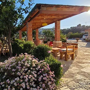 Konukevi Josana, Saranda
